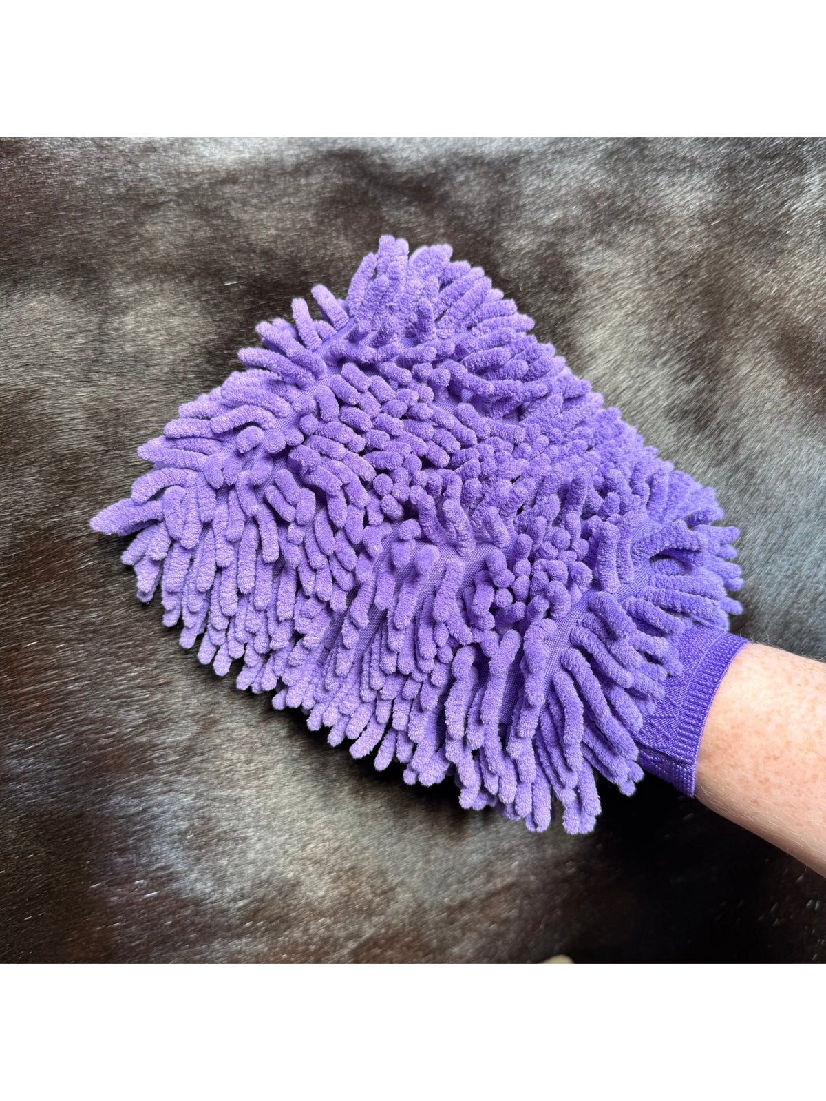 Smart Grooming Microfibre Grooming Mitt - Purple | Ultra-soft microfibre | Cleans, polishes and applies products | Gentle around eyes, ears and muzzle | For horses, ponies and dogs