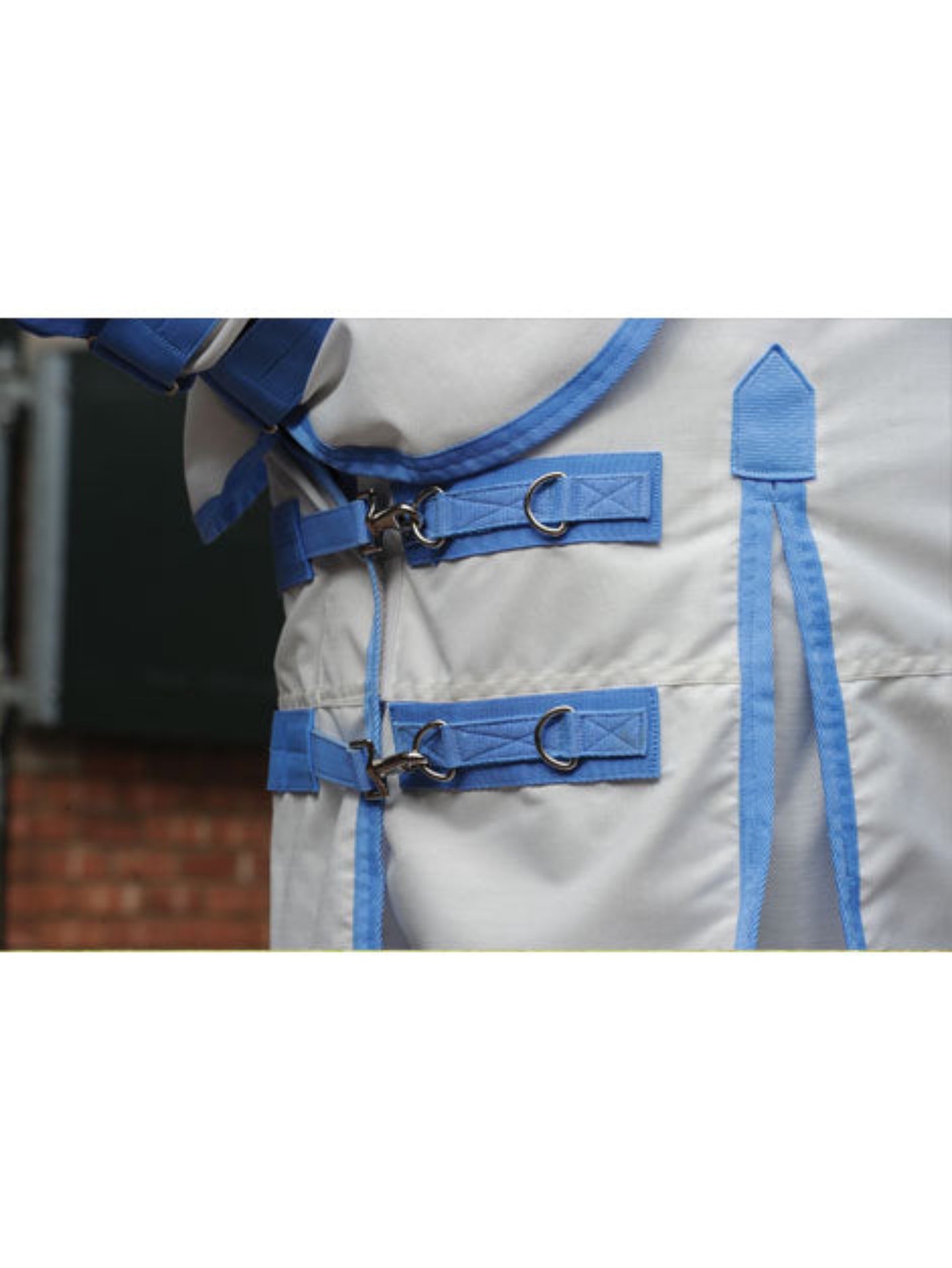 Front closure of the Weatherbeeta Comfitec Sweetitch fly rug