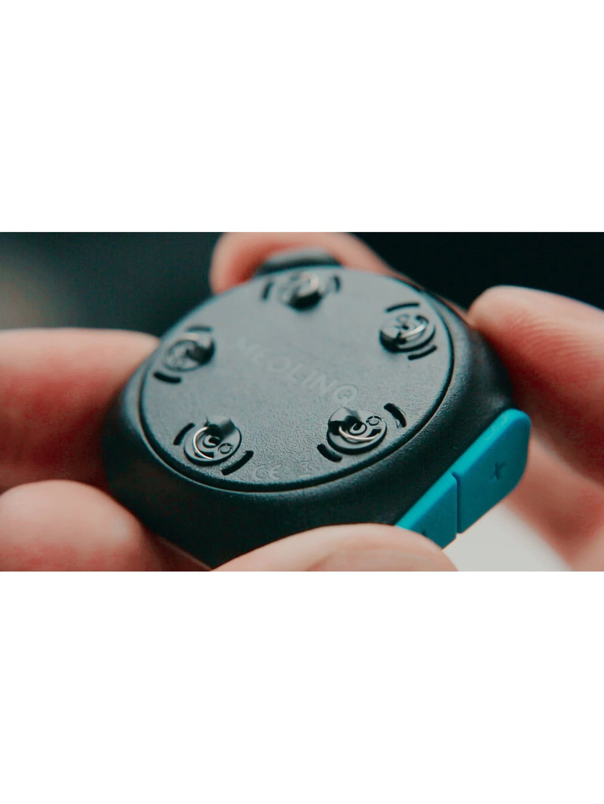 Meolinq LightPlus | Back of the light | Textile and magnetic mount