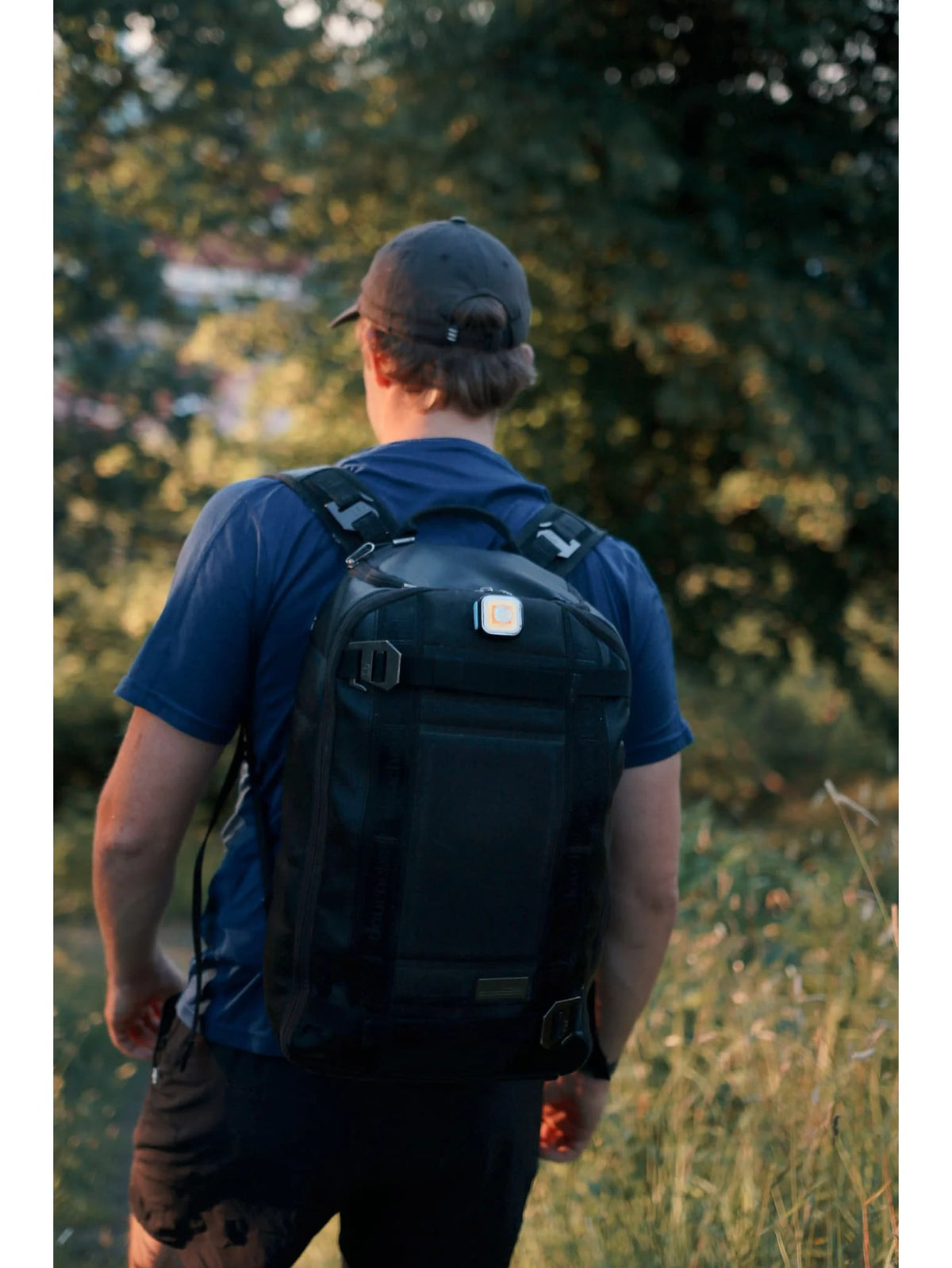 Meolinq LightPlus | Clipped to a backpack | For walking, riding and outdoors