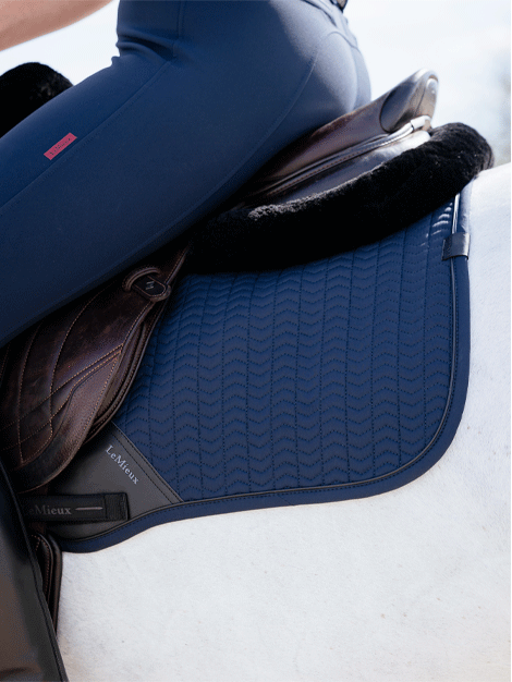 Le Mieux Essence Close Contact Saddle Square