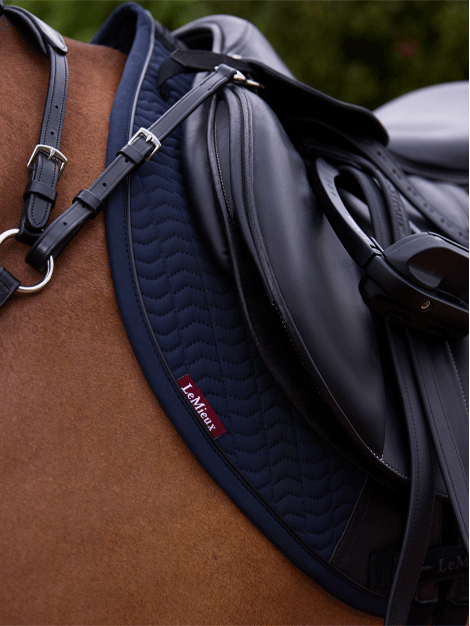 Le Mieux Essence Close Contact Saddle Square