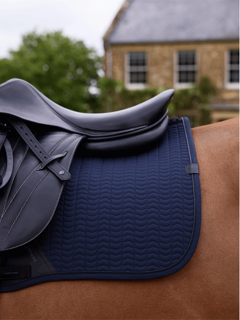 Le Mieux Essence Close Contact Saddle Square
